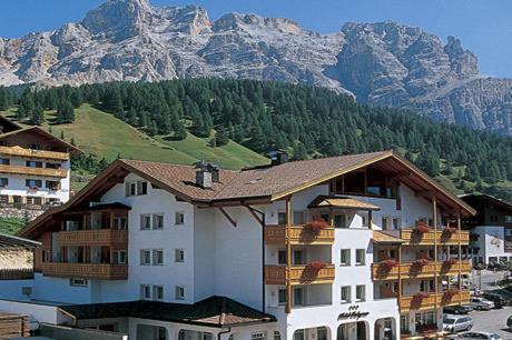 Hotel Falzares Сан Касиано Екстериор снимка