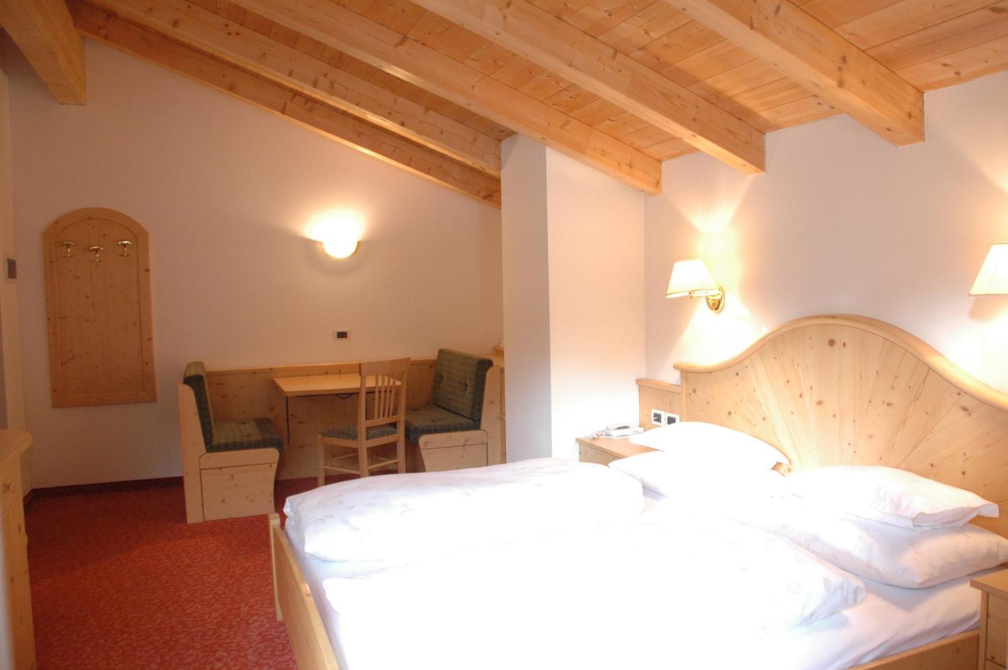 Hotel Falzares Сан Касиано Екстериор снимка