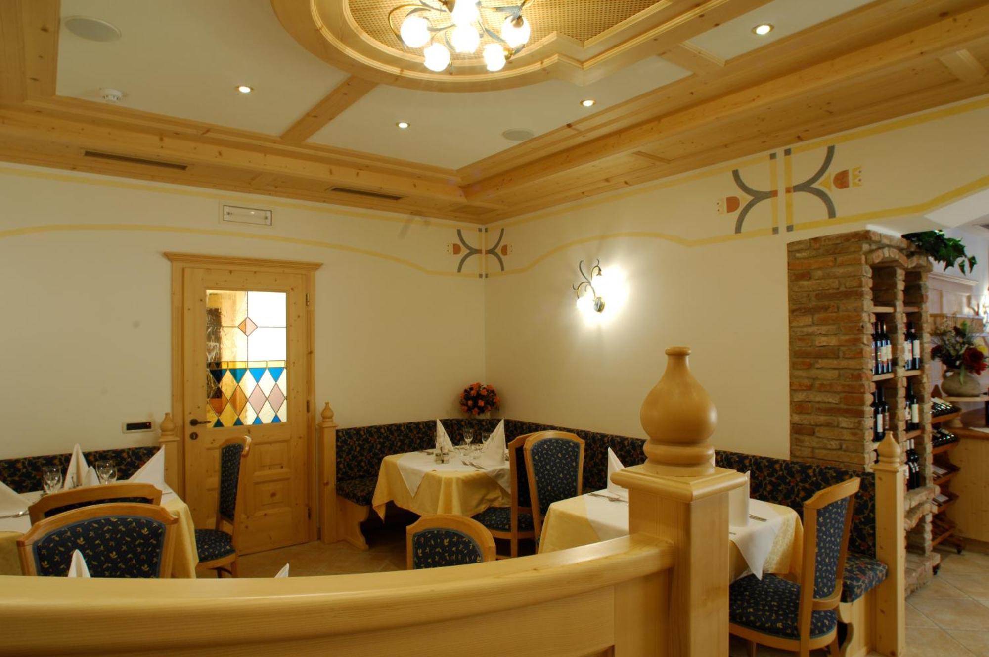 Hotel Falzares Сан Касиано Екстериор снимка