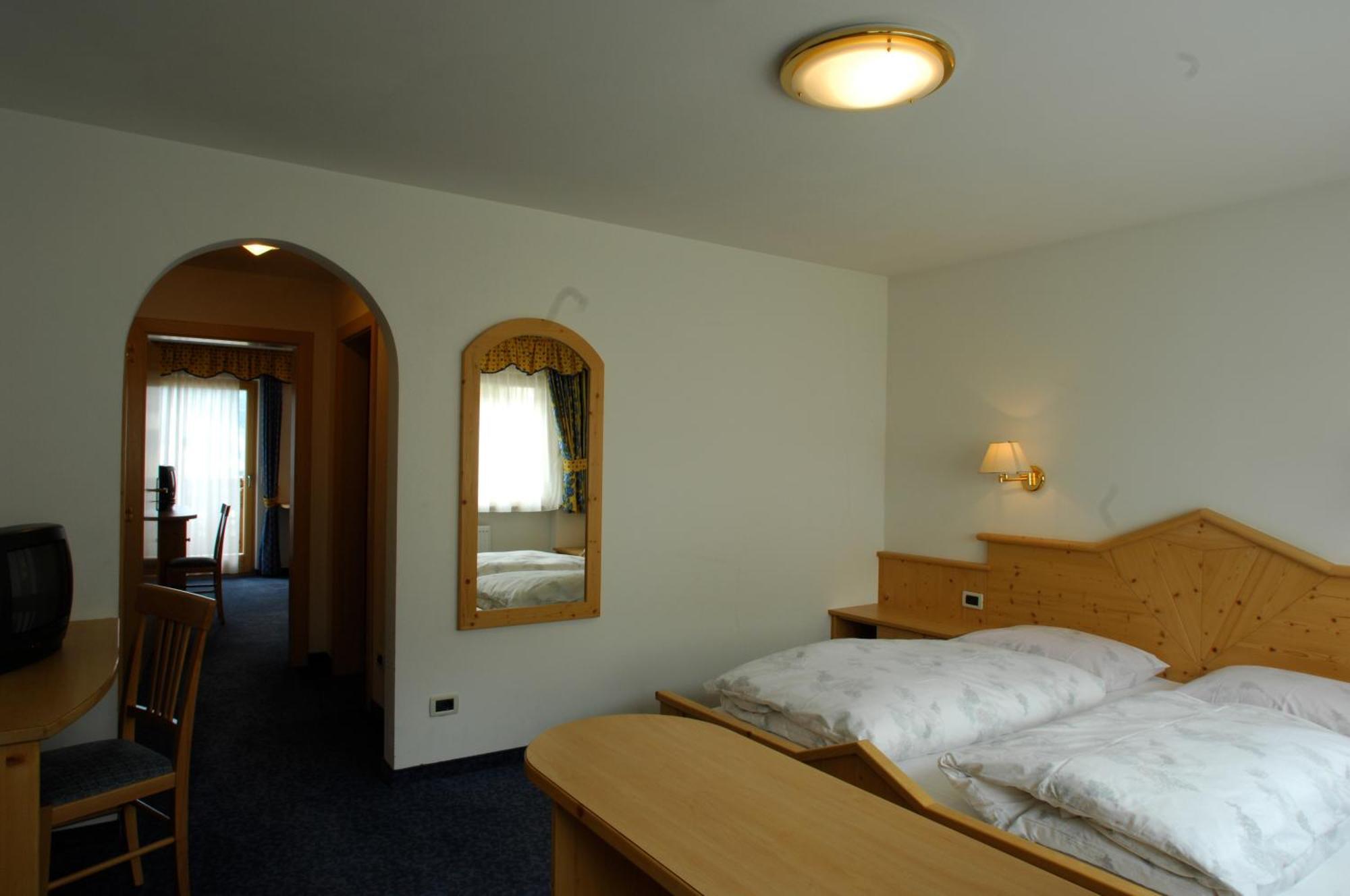 Hotel Falzares Сан Касиано Екстериор снимка
