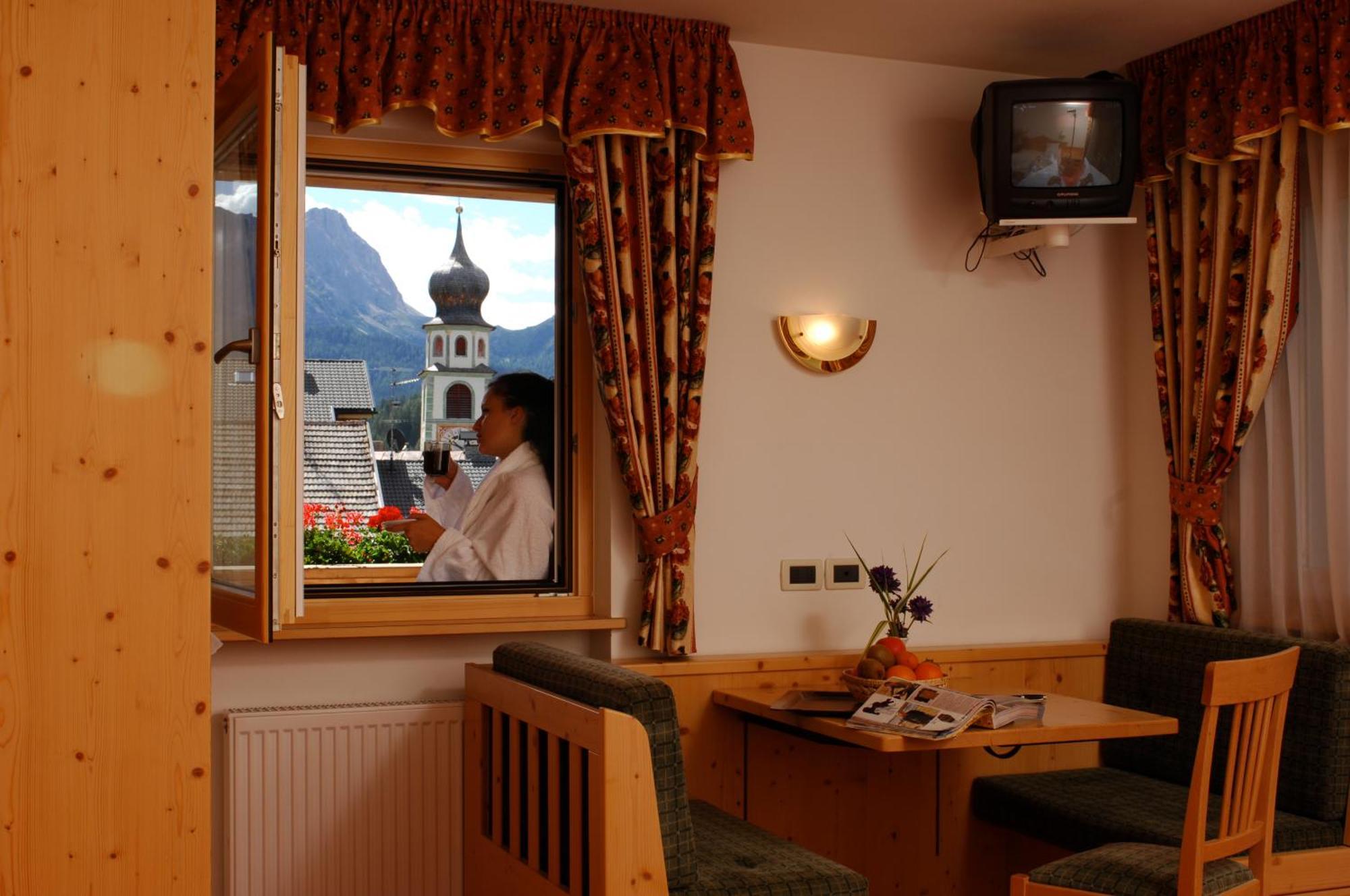 Hotel Falzares Сан Касиано Екстериор снимка