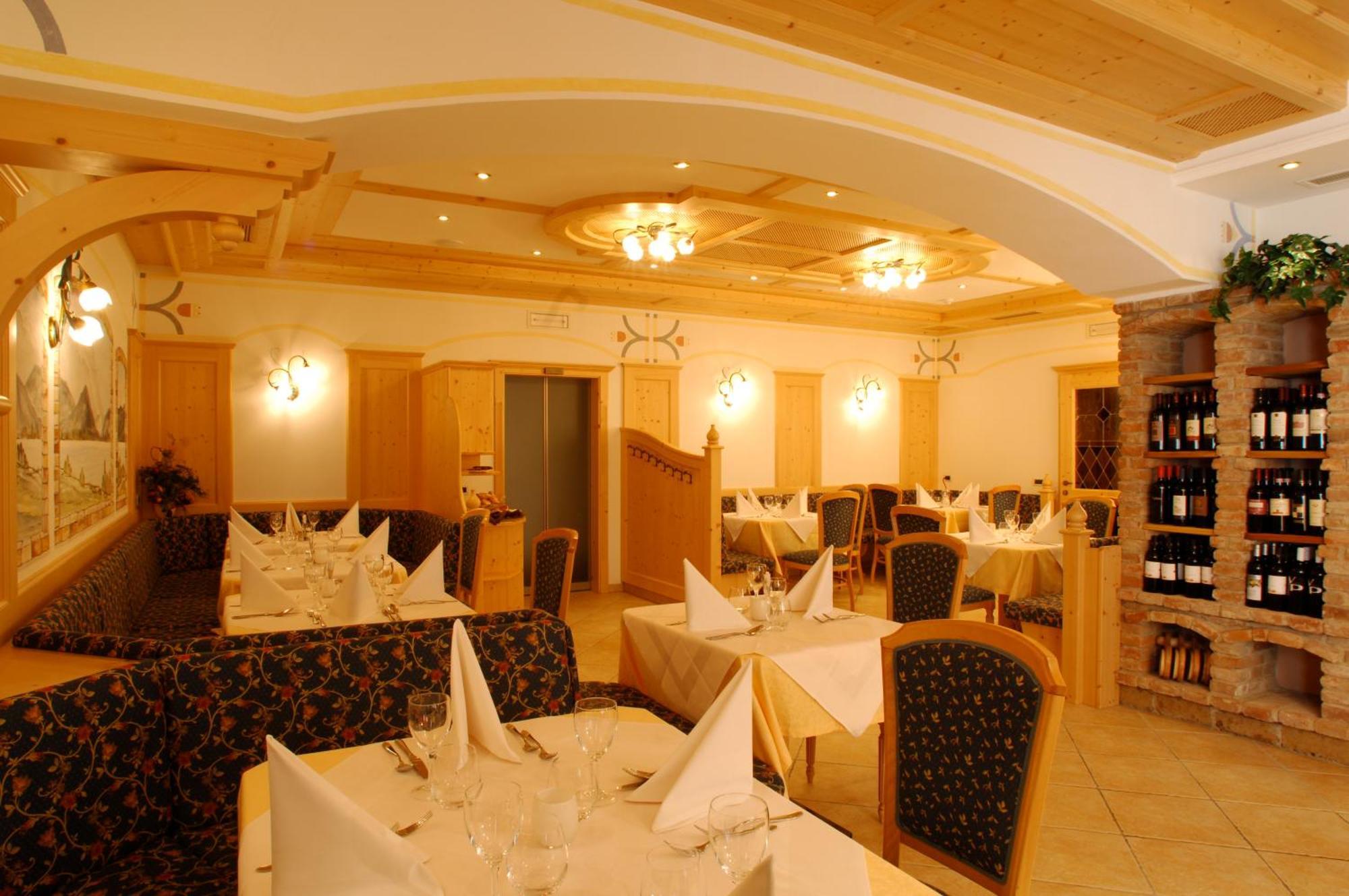 Hotel Falzares Сан Касиано Екстериор снимка
