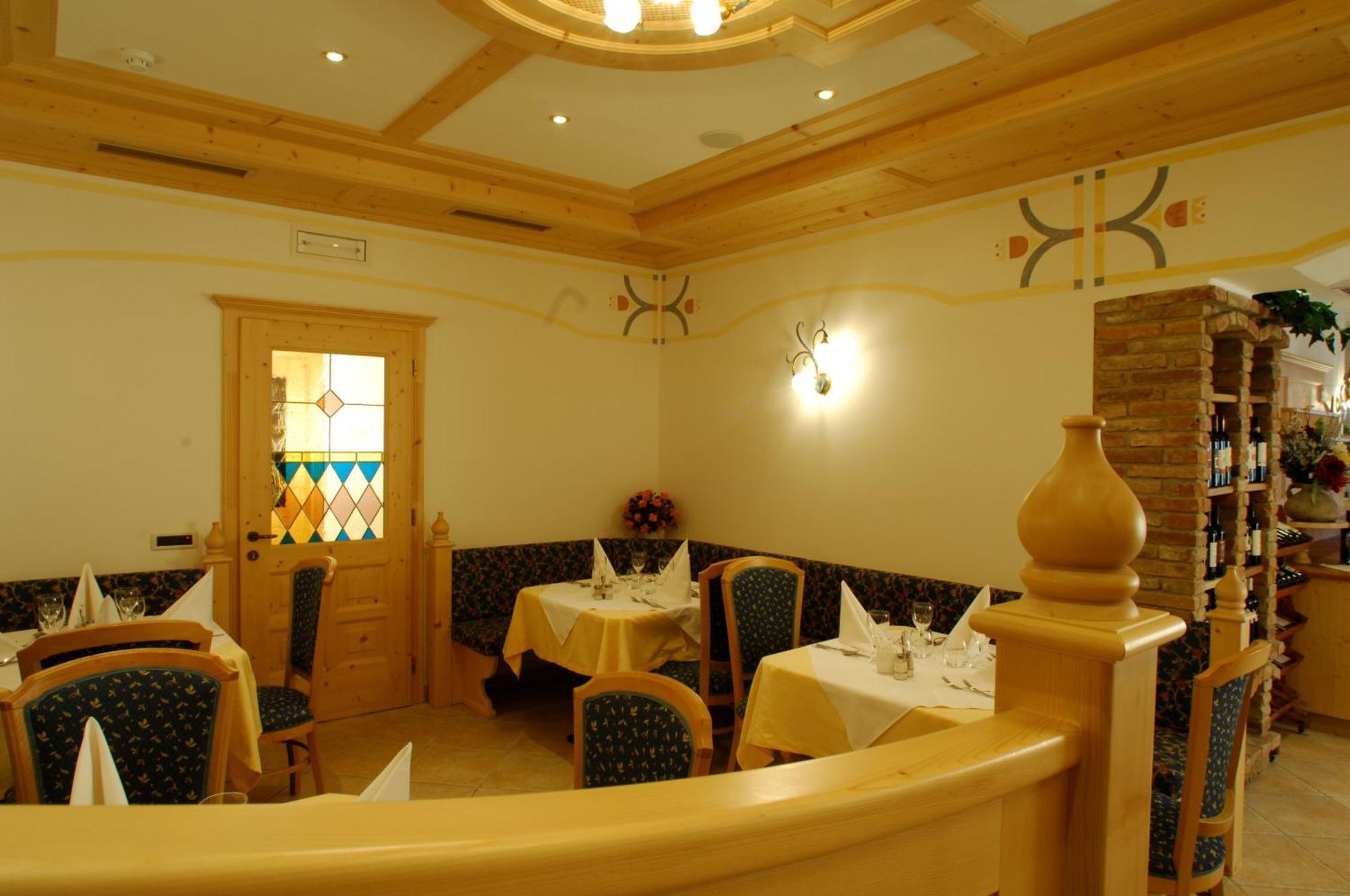 Hotel Falzares Сан Касиано Екстериор снимка