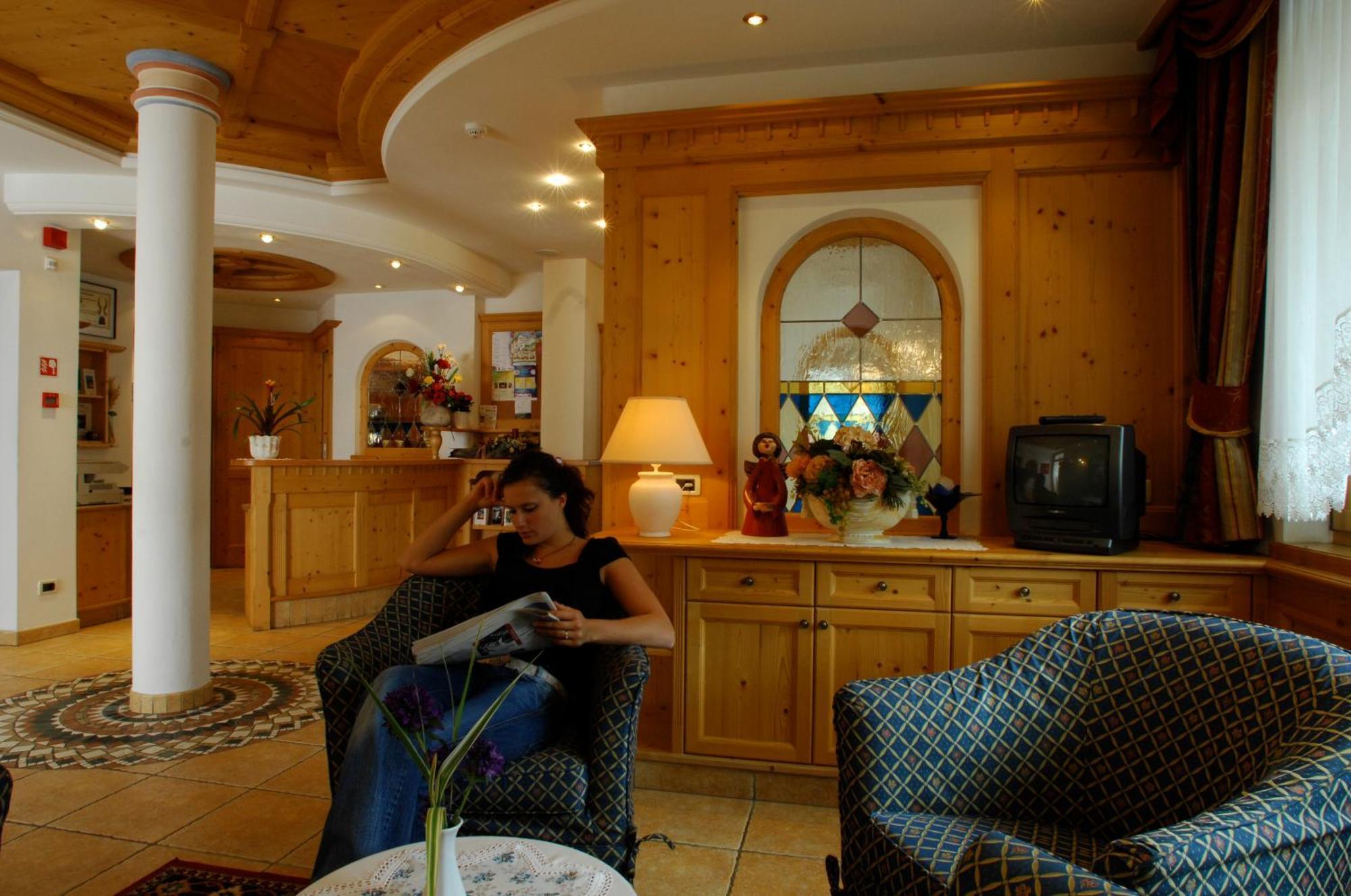 Hotel Falzares Сан Касиано Екстериор снимка