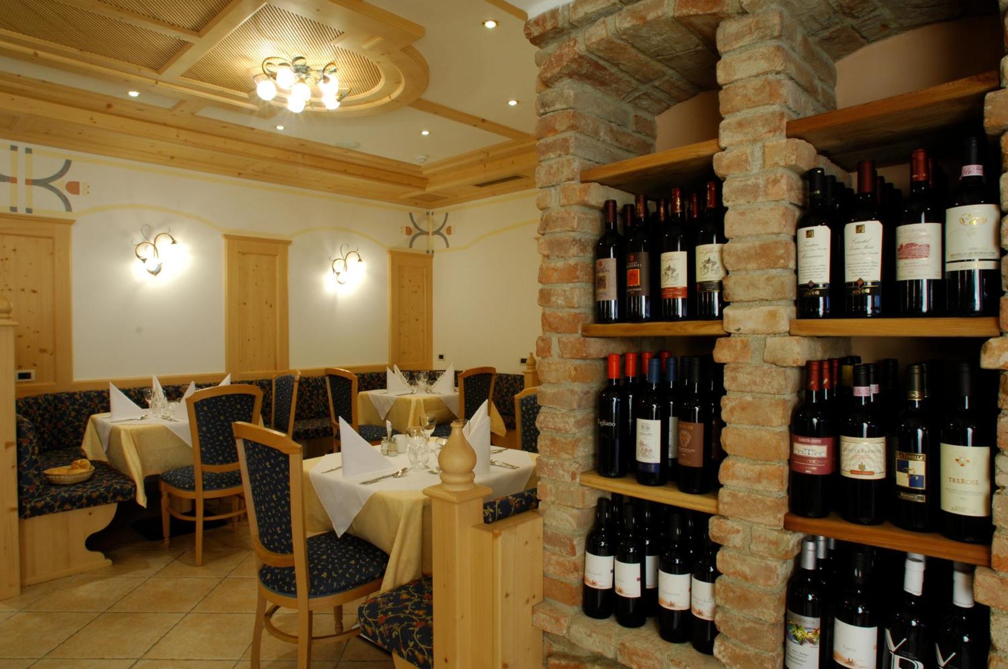 Hotel Falzares Сан Касиано Екстериор снимка