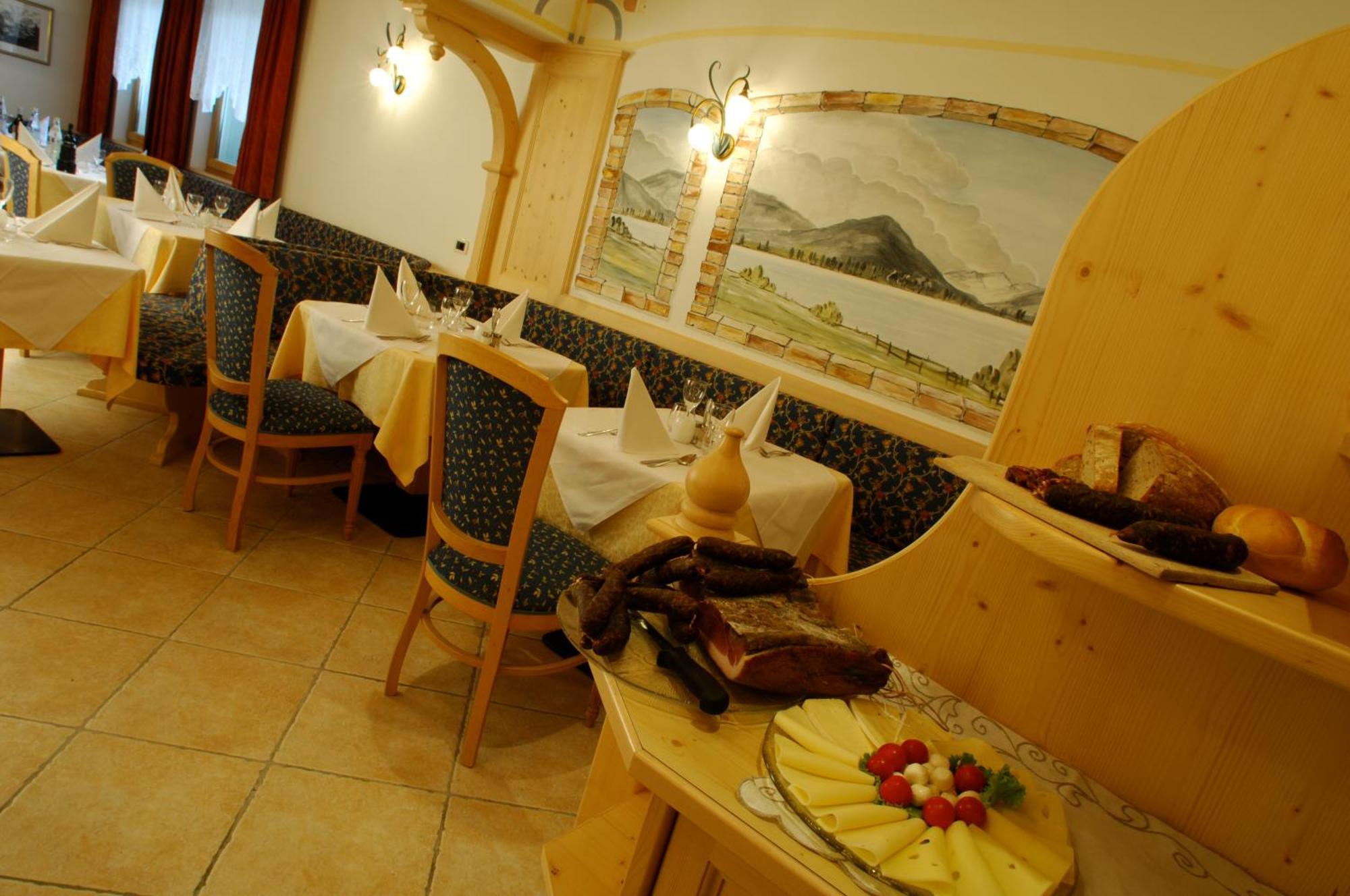 Hotel Falzares Сан Касиано Екстериор снимка