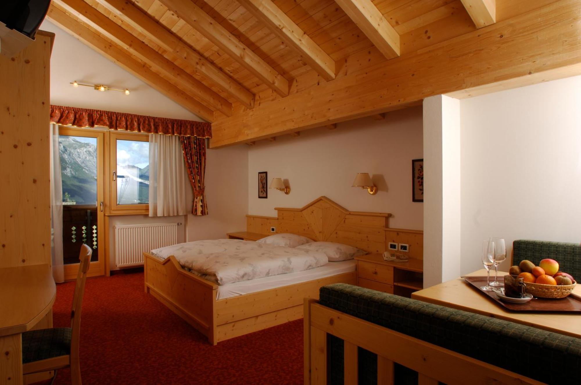 Hotel Falzares Сан Касиано Екстериор снимка