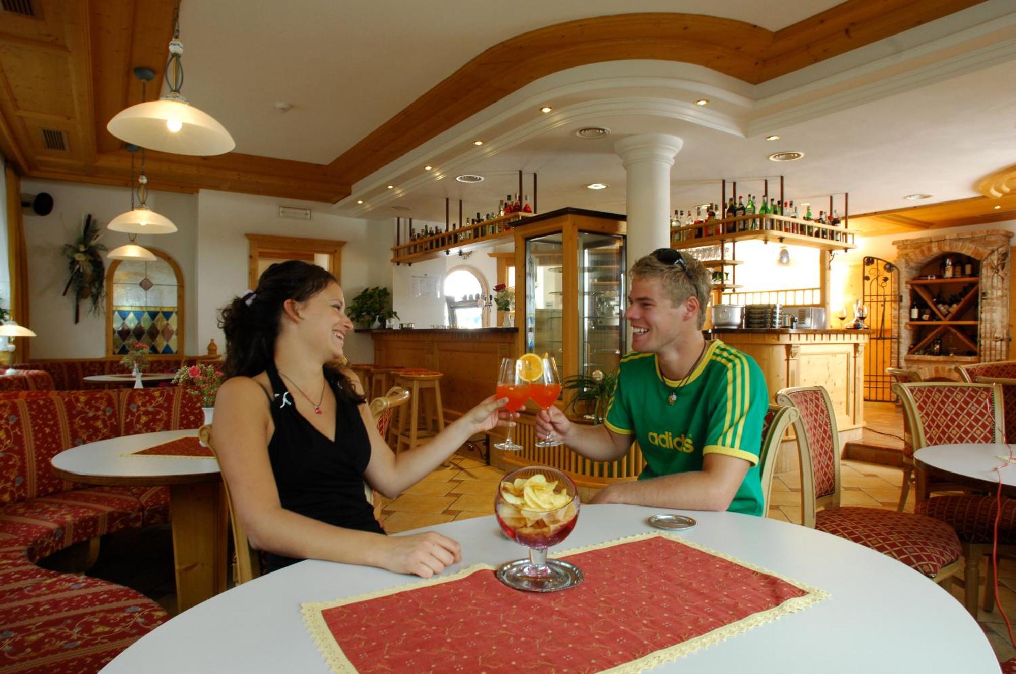 Hotel Falzares Сан Касиано Екстериор снимка