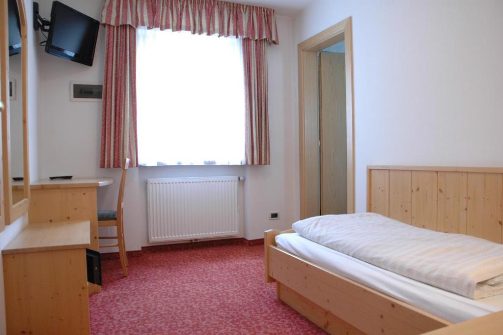 Hotel Falzares Сан Касиано Стая снимка