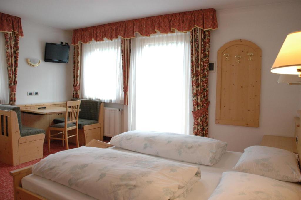 Hotel Falzares Сан Касиано Стая снимка